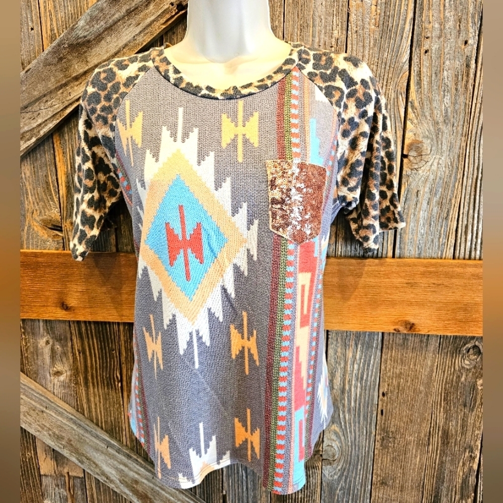 Now N Forever Top Shirt Womens Size Small Multicolor Aztec Blouse Oversized ^^